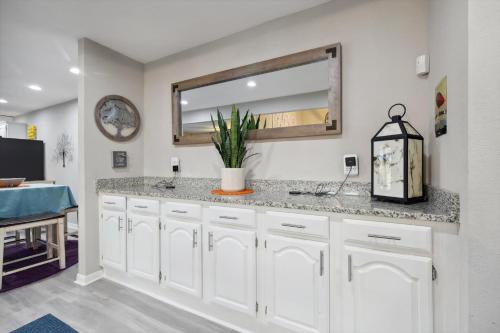 Η κουζίνα ή μικρή κουζίνα στο Garlands Hidden Gem 4 Bedrooms Hot Tub Patio