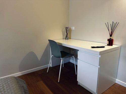 a white desk with a chair in a room at Love me Bianca 2 in Crema