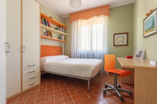 a small bedroom with a bed and a desk and a desk at La Betulla - Ocean-Mountain View LUX in Montone