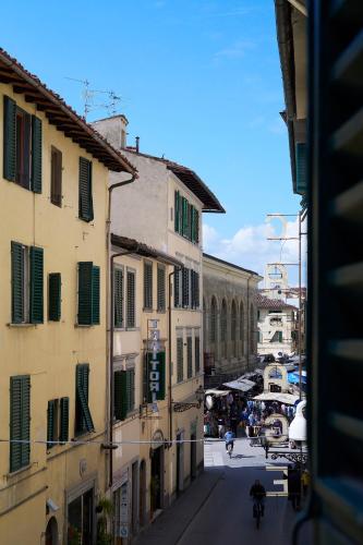 Panicale Blue Historic 1BR Stay Near Medici Chapels & Mercato Centrale