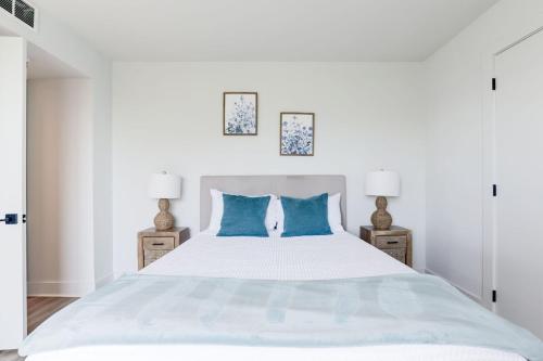 Un pat sau paturi într-o cameră la 2BR Executive Apartment in Prime Location