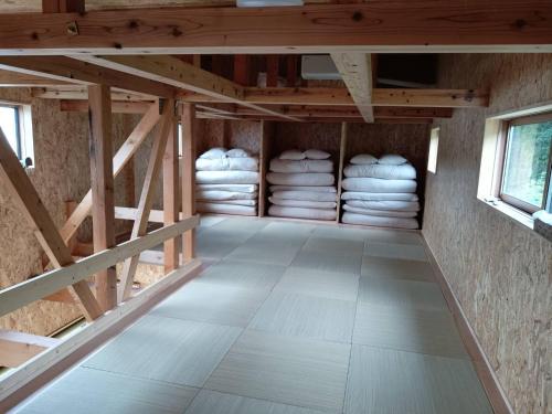 an attic room with a pile of white towels at nagi-setouchi in Kure