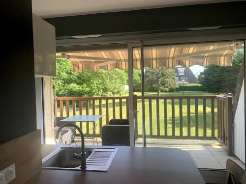 Appartement avec balcon plein sud, bord de mer