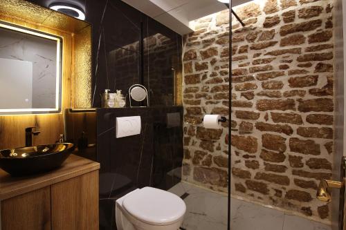 Koupelna v ubytování Apartman in Centar Studio MOZZIRA Free breakfast