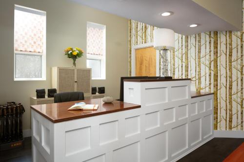 a salon with a reception desk in a room at Bar Harbor Motel in Bar Harbor