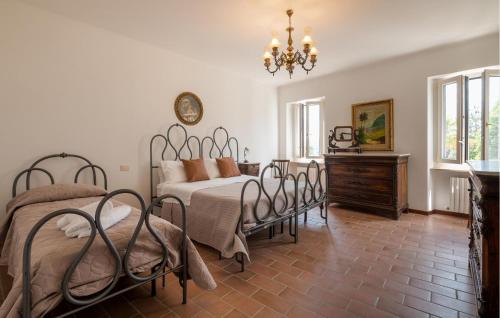 Postel nebo postele na pokoji v ubytování Cozy Home In Rieti With Kitchen