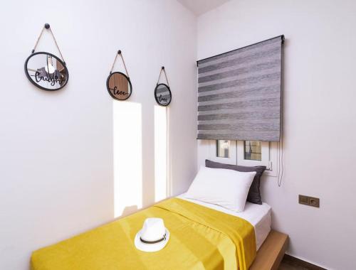 Ένα ή περισσότερα κρεβάτια σε δωμάτιο στο Green Apartment in the Hill