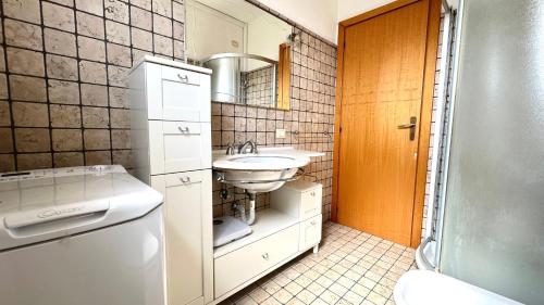 a white bathroom with a sink and a mirror at SE095 - Marzocca, trilocale comodo al mare e ai servizi in Marzocca di Senigallia