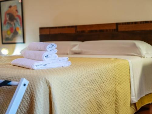 a pile of towels sitting on top of a bed at Umberto 25 in Santo Stefano di Camastra