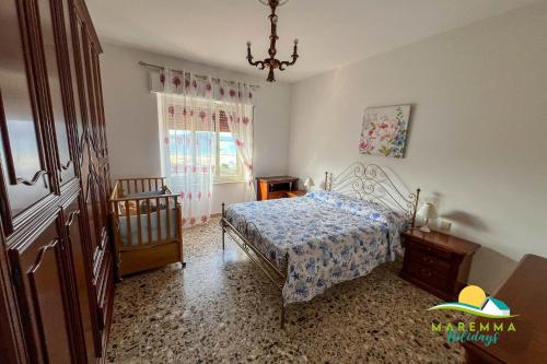 a bedroom with a bed and a window at Maremma Holidays-Gardenia Apartment in Follonica