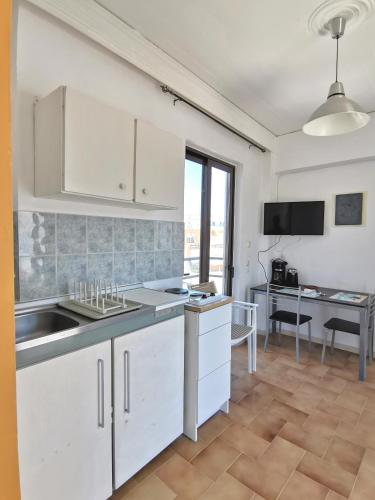 3rd floor apartment in town with sea view