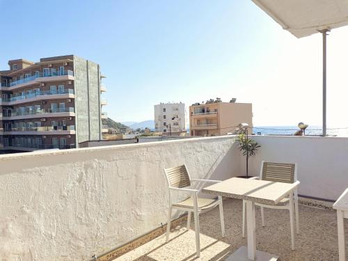 3rd floor apartment in town with sea view