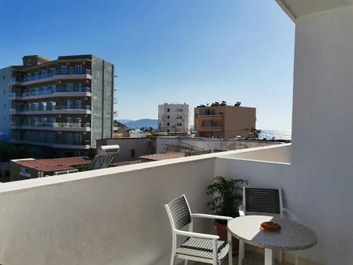 Small apartment (studio) in town with sea view