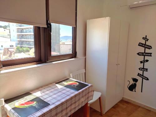 Small apartment (studio) in town with sea view