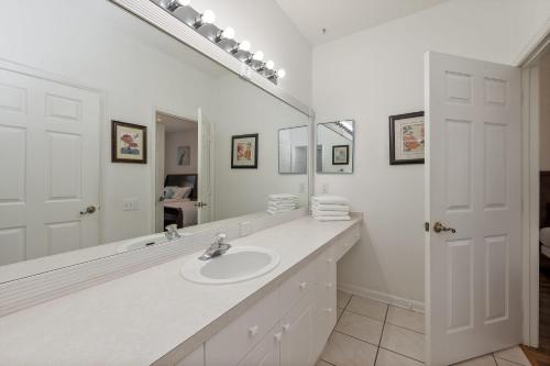 Phòng tắm tại Star Wars Themed Home at Windsor Palms