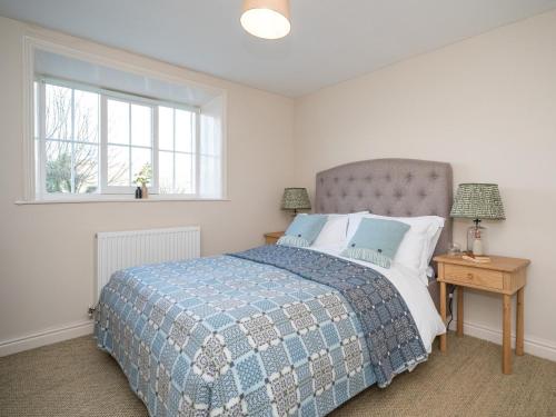 Ένα ή περισσότερα κρεβάτια σε δωμάτιο στο 4 Bed in North York Moors National Park 75301