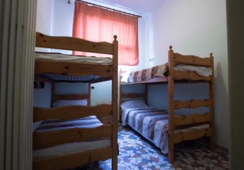 Ένα ή περισσότερα κρεβάτια σε δωμάτιο στο Ostello di Vicenza