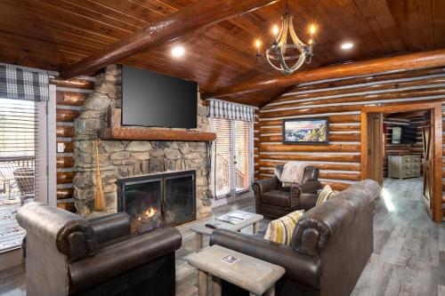 Χώρος καθιστικού στο Buckhorn Hideaway By Stony Brook Cabins