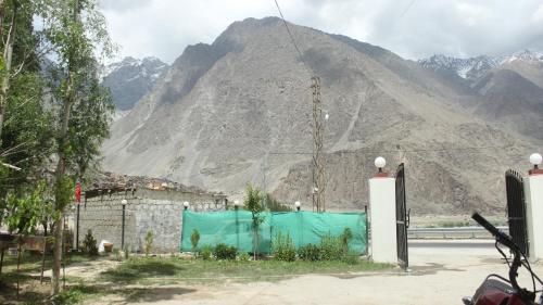 a fence with a mountain in the background at Yulgo in Ponedas