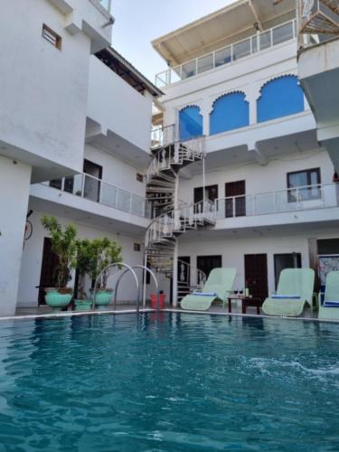 a view of the swimming pool of a hotel at Hotel Darbargarh A Unit of Khamma Ghani A Boutique Hotel in Udaipur