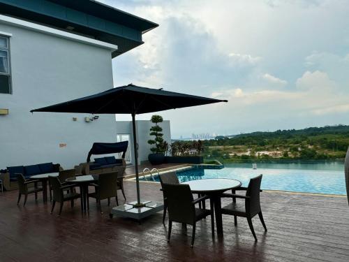 Πισίνα στο ή κοντά στο Puteri Harbour 3BR - A Million Dollar View - 7 mins to Legoland