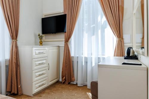 Кухня или мини-кухня в La Strada Boutique Villa
