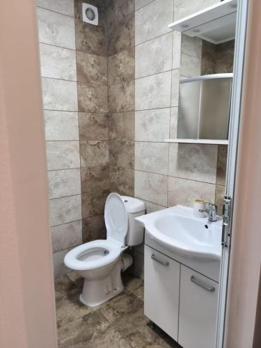 Bilik mandi di Garsoniera 24 m2