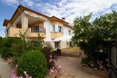 Gallery image of Venetia's House by RentalsPro - Nikiti Halkidiki in Nikiti