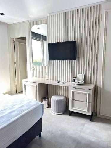 Ένα ή περισσότερα κρεβάτια σε δωμάτιο στο Sam Hotel