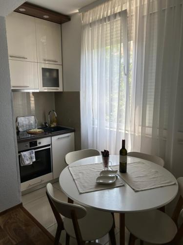 Kuchyň nebo kuchyňský kout v ubytování Apartman LAV