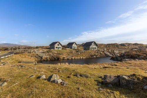 a group of houses on top of a hill at Arran Lodge, Isle of Harris in Manish