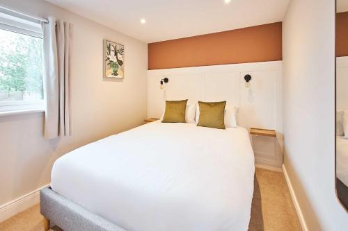 En eller flere senge i et værelse på Host & Stay - Porter Cottage