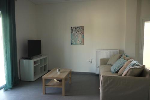 Nelli's Home near the airport, sea and port