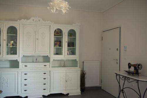 Nelli's Home near the airport, sea and port