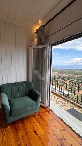 Χώρος καθιστικού στο The Edge Villa by KLV