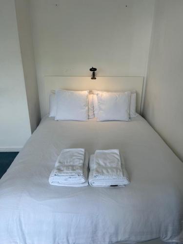 Ένα ή περισσότερα κρεβάτια σε δωμάτιο στο Hermitage accomodation