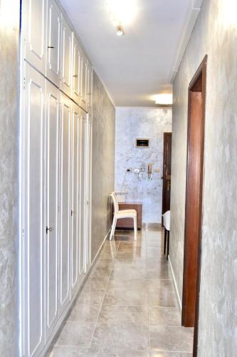 a hallway with a table and a chair in a room at Ca Aisha Train Station Venice in Mestre