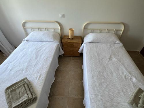 two beds sitting next to each other in a room at Esuri Relax & Golf in Ayamonte