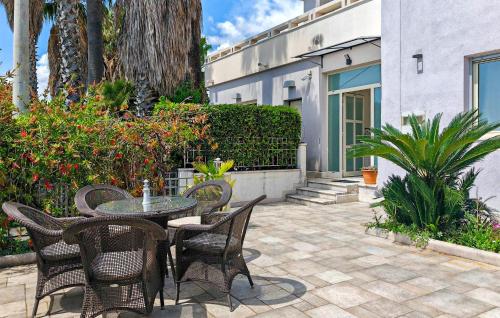 2 Bedroom Beach Front Apartment In Kastel Luksic