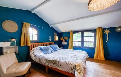 Katil atau katil-katil dalam bilik di Amazing Home In Le Temple With Kitchen