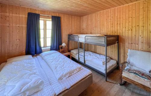 Ένα ή περισσότερα κρεβάτια σε δωμάτιο στο 4 Bedroom Gorgeous Home In Ryfoss