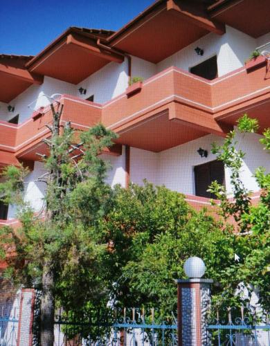 Το κτήριο όπου στεγάζεται  το διαμέρισμα