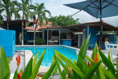 a villa with a swimming pool and a house at HOSPEDAJE VILLAMAR in Nueva Gorgona