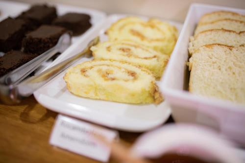 a tray of bread and other desserts on a table at Hotel Paradouro in Barracão