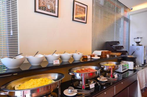 Makanan di atau berdekatan hotel