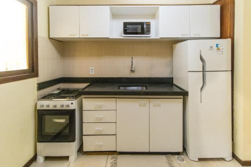 Η κουζίνα ή μικρή κουζίνα στο Solar Pipa - Solar da Gameleira Flats
