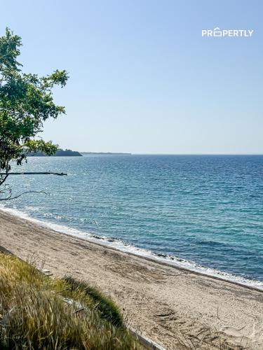 Beachfront Retreat #Propertly
