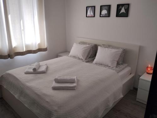 Happy Apartment & Free Breakfast - Mladost