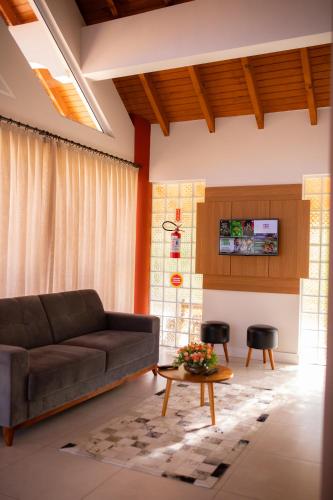 a living room with a couch and a table at Hotel Paradouro in Barracão