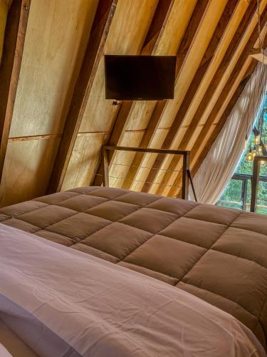 Ένα ή περισσότερα κρεβάτια σε δωμάτιο στο Chalé de luxo nas montanhas - Urubici